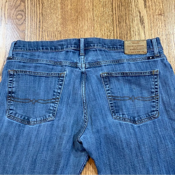 Lucky Brand Jeans Mens 36x32 Straight 221 Medium Wash Cotton Blend Stretch Denim - Picture 4 of 8
